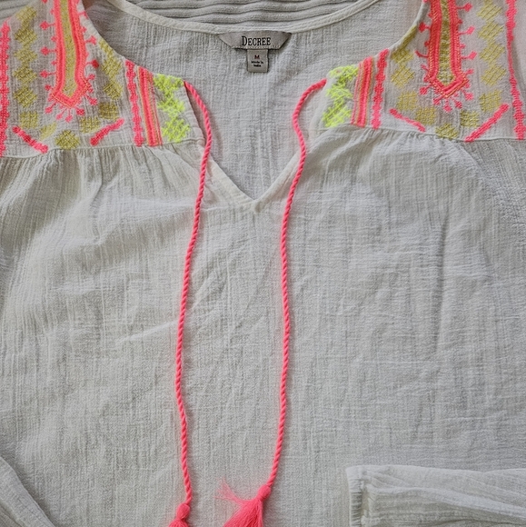 Decree Women's White and Pink Embroidered Top. Size M - Picture 4 of 8